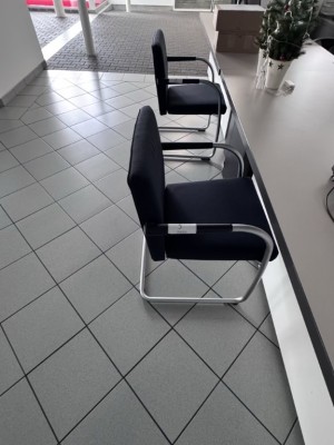 2 Besucherstühle